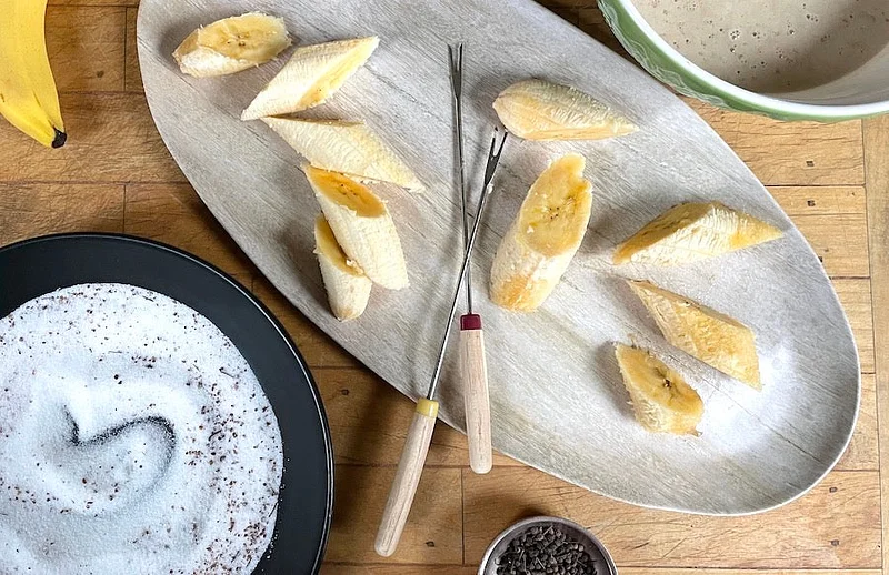 Banana Fritters with Voatsiperifery Sugar